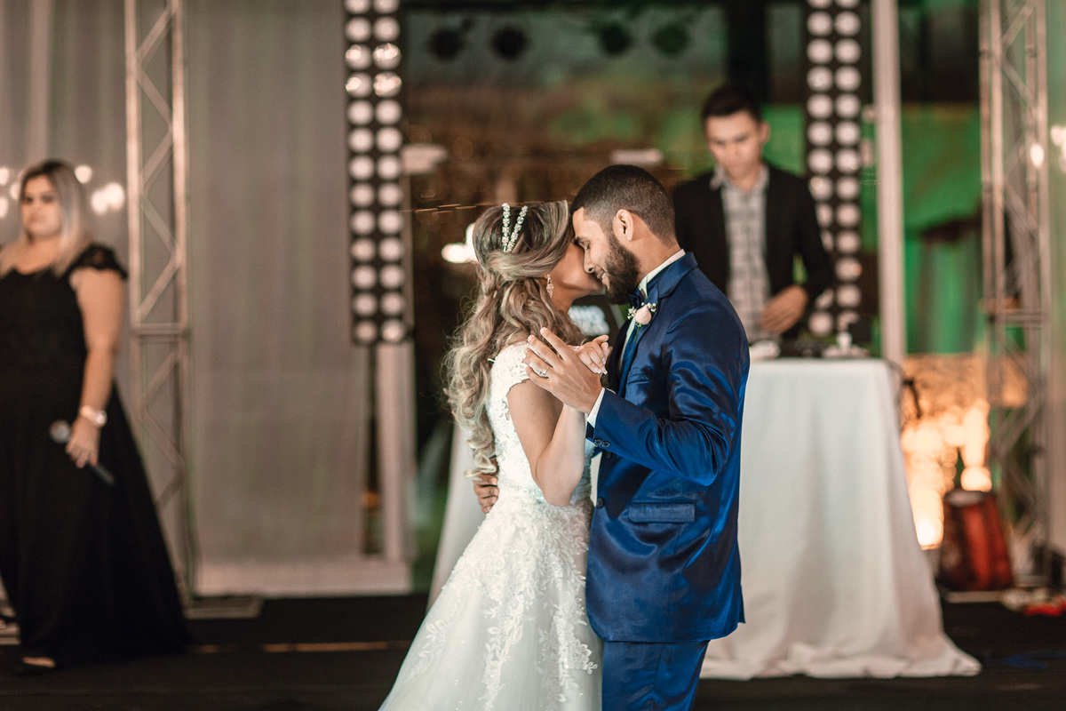 noiva-vestido-making of-salão-dia da noiva-amor-lover-festa-celebração-casamento-wedding-pride-noivo-pastor-Deus-fotografo de casamento-fotografia-jornalismo