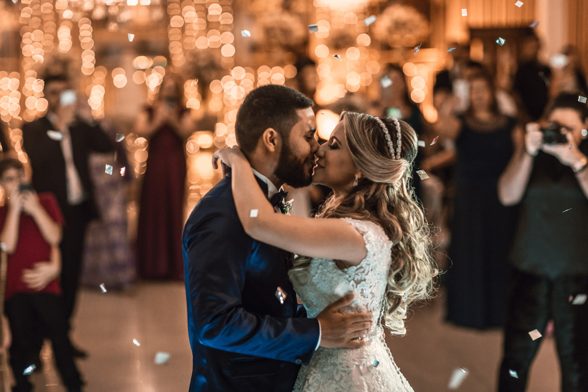 noiva-vestido-making of-salão-dia da noiva-amor-lover-festa-celebração-casamento-wedding-pride-noivo-pastor-Deus-fotografo de casamento-fotografia-jornalismo