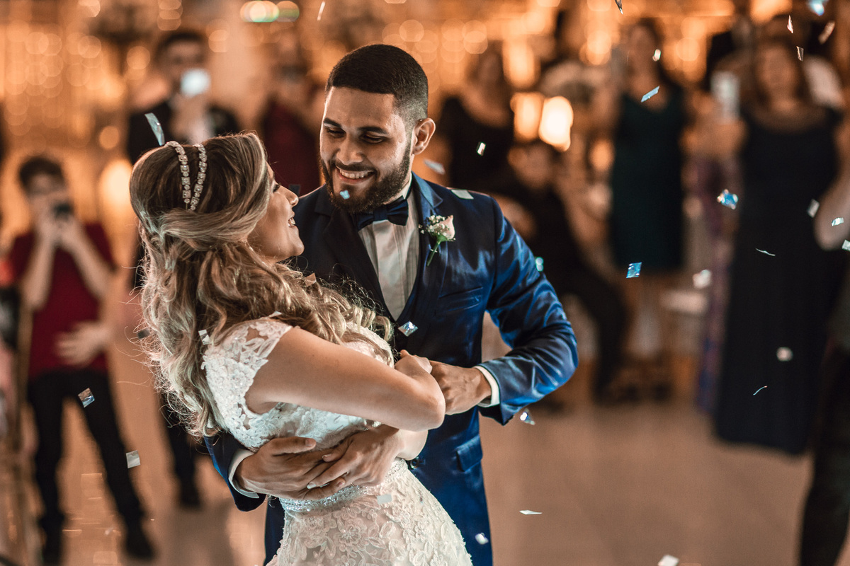 noiva-vestido-making of-salão-dia da noiva-amor-lover-festa-celebração-casamento-wedding-pride-noivo-pastor-Deus-fotografo de casamento-fotografia-jornalismo