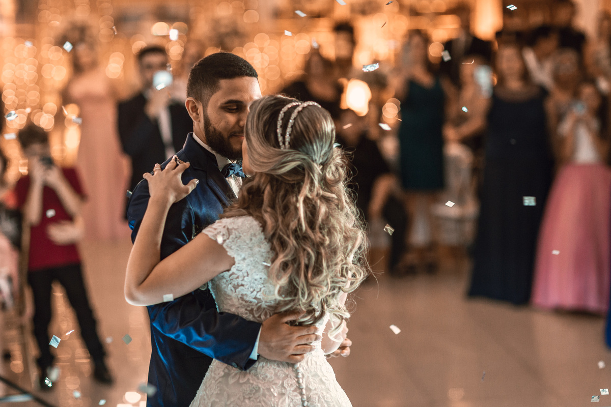 noiva-vestido-making of-salão-dia da noiva-amor-lover-festa-celebração-casamento-wedding-pride-noivo-pastor-Deus-fotografo de casamento-fotografia-jornalismo