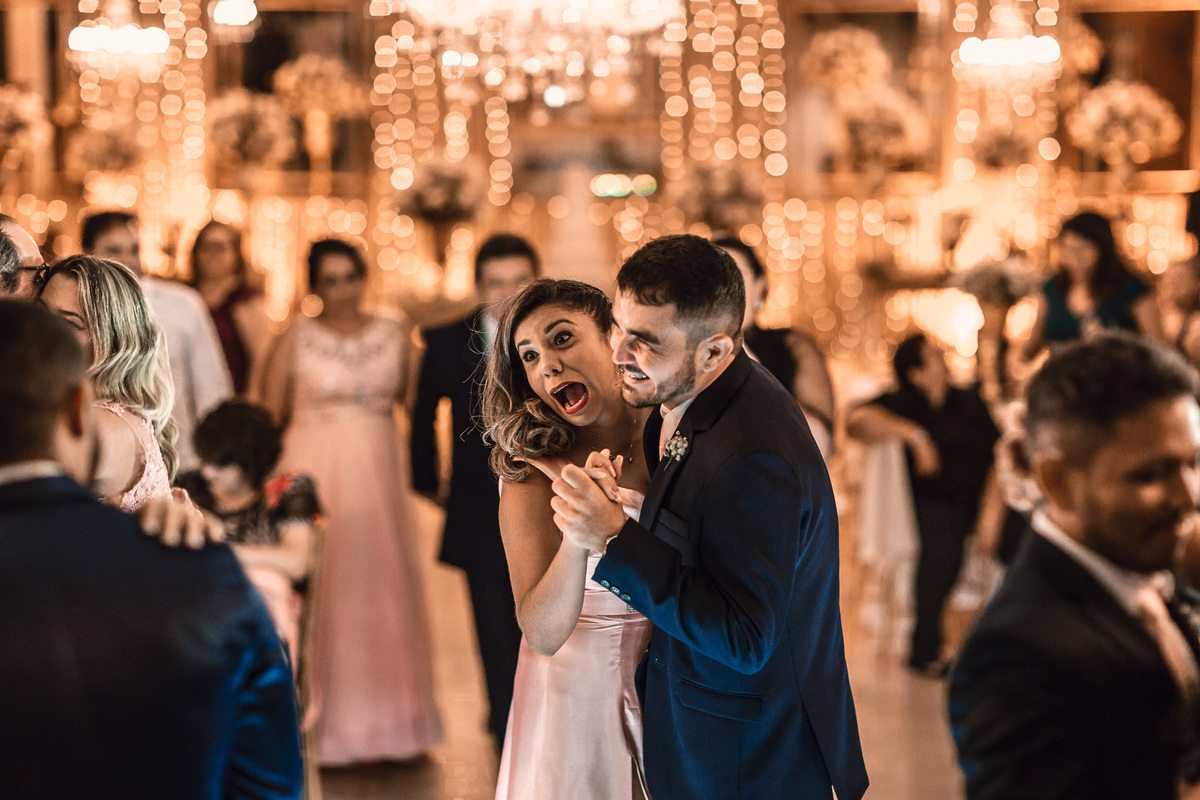 noiva-vestido-making of-salão-dia da noiva-amor-lover-festa-celebração-casamento-wedding-pride-noivo-pastor-Deus-fotografo de casamento-fotografia-jornalismo