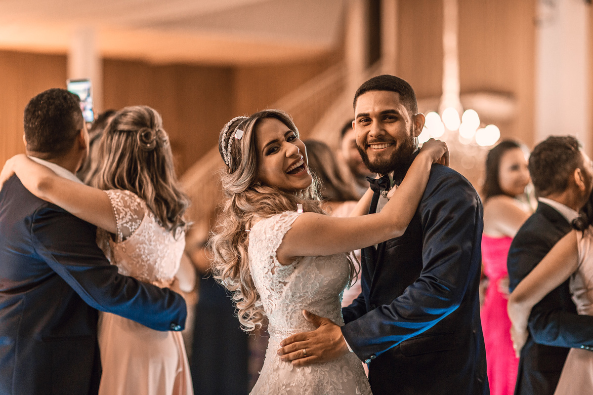 noiva-vestido-making of-salão-dia da noiva-amor-lover-festa-celebração-casamento-wedding-pride-noivo-pastor-Deus-fotografo de casamento-fotografia-jornalismo