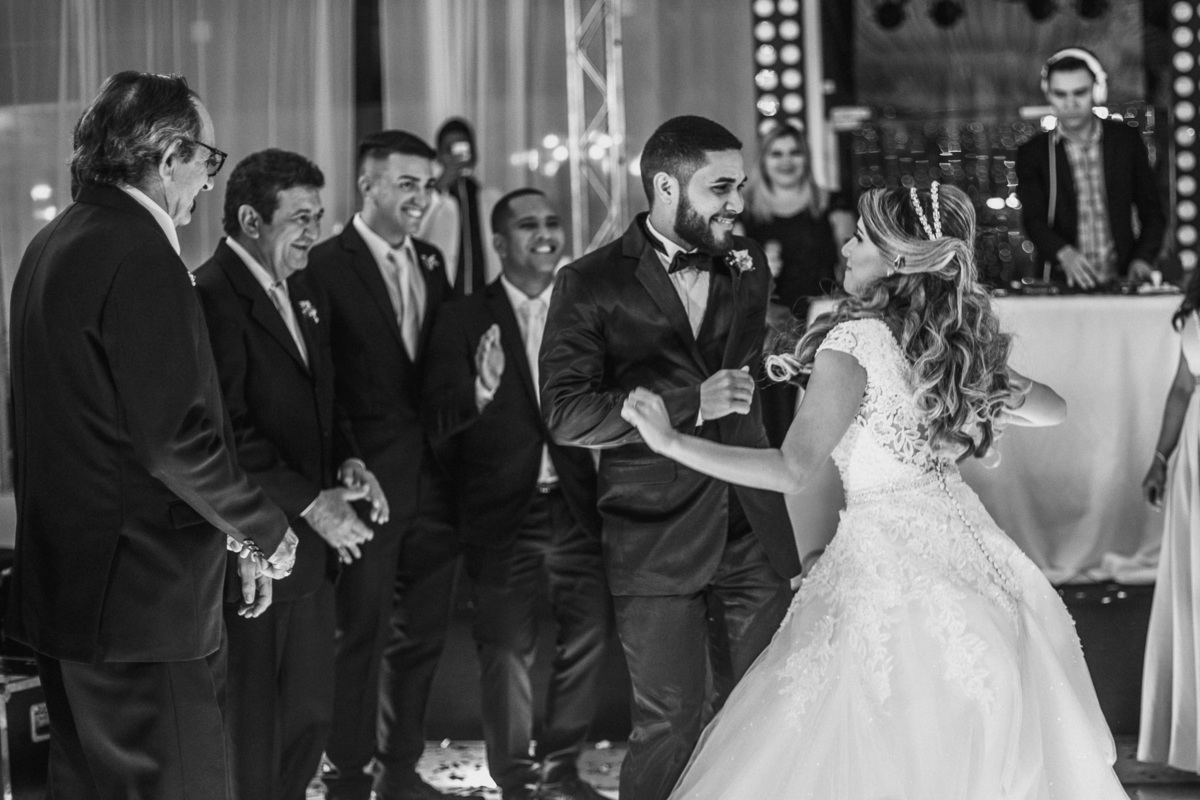 noiva-vestido-making of-salão-dia da noiva-amor-lover-festa-celebração-casamento-wedding-pride-noivo-pastor-Deus-fotografo de casamento-fotografia-jornalismo