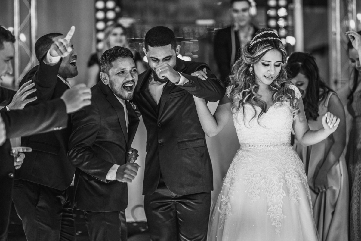 noiva-vestido-making of-salão-dia da noiva-amor-lover-festa-celebração-casamento-wedding-pride-noivo-pastor-Deus-fotografo de casamento-fotografia-jornalismo