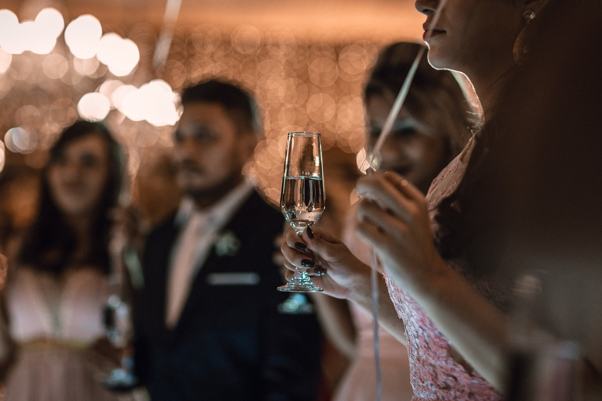 noiva-vestido-making of-salão-dia da noiva-amor-lover-festa-celebração-casamento-wedding-pride-noivo-pastor-Deus-fotografo de casamento-fotografia-jornalismo