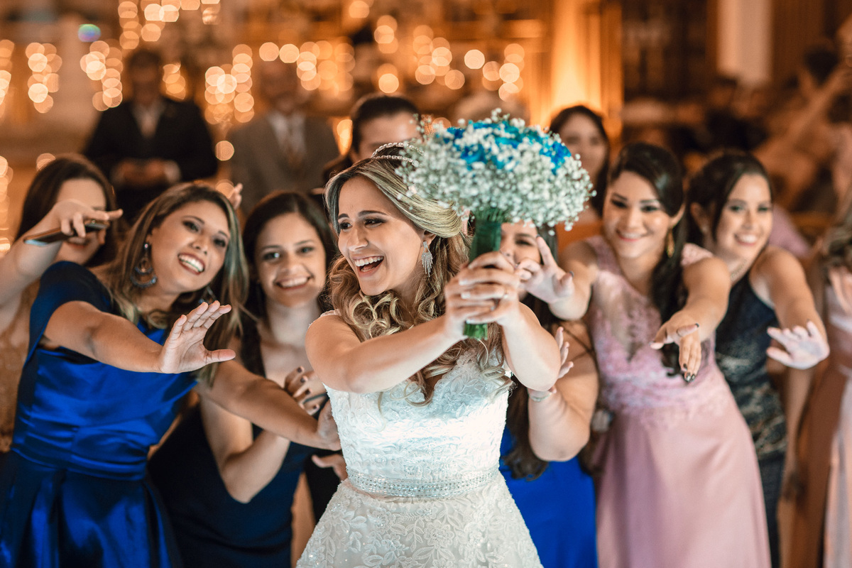 noiva-vestido-making of-salão-dia da noiva-amor-lover-festa-celebração-casamento-wedding-pride-noivo-pastor-Deus-fotografo de casamento-fotografia-jornalismo