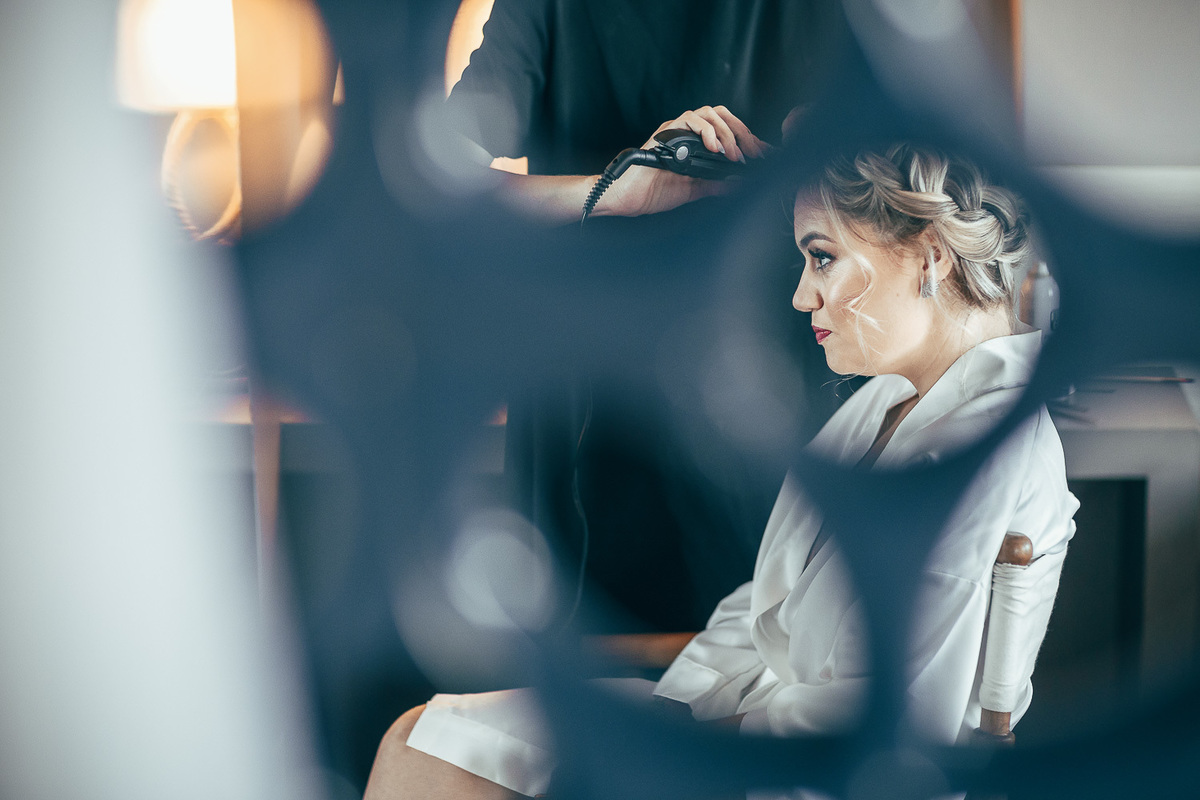 making-of-noiva-dia da noiva-vestido-maquiadora-make-beatifull-love-wedding-pride-married-noivo-casamento-hibisco-buffet-diurno