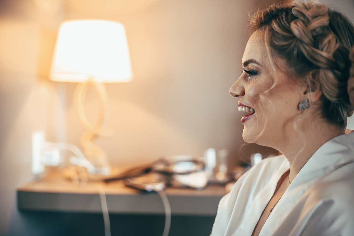 making-of-noiva-dia da noiva-vestido-maquiadora-make-beatifull-love-wedding-pride-married-noivo-casamento-hibisco-buffet-diurno