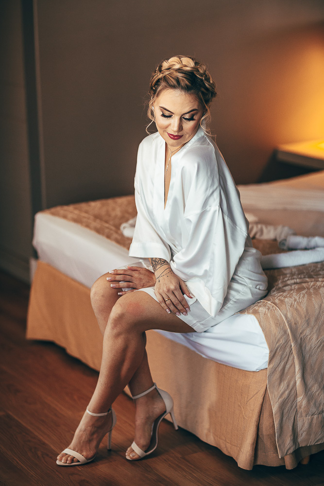 making-of-noiva-dia da noiva-vestido-maquiadora-make-beatifull-love-wedding-pride-married-noivo-casamento-hibisco-buffet-diurno