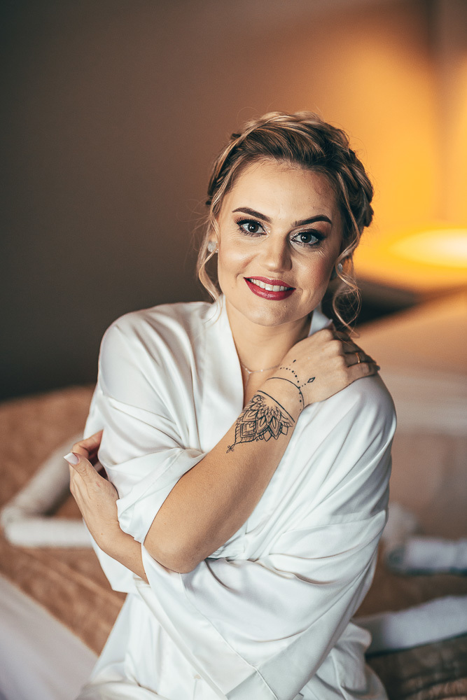 making-of-noiva-dia da noiva-vestido-maquiadora-make-beatifull-love-wedding-pride-married-noivo-casamento-hibisco-buffet-diurno