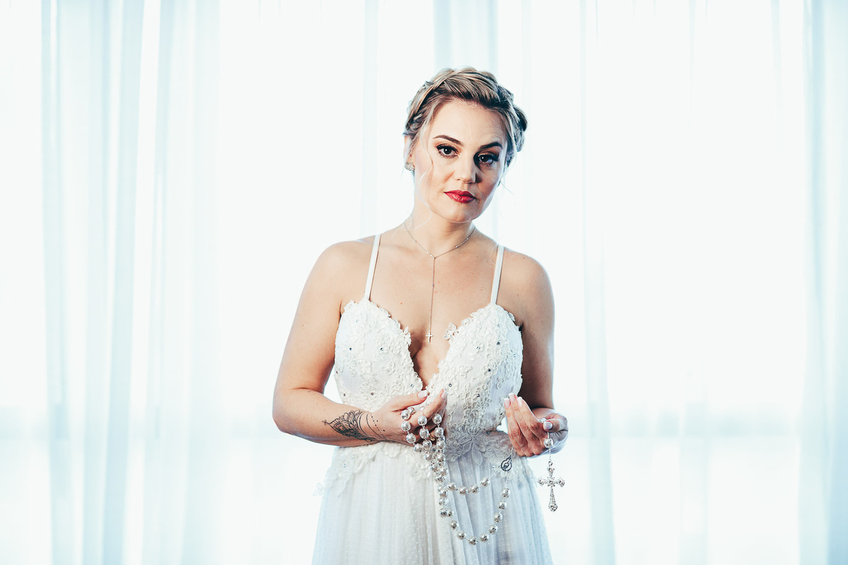 making-of-noiva-dia da noiva-vestido-maquiadora-make-beatifull-love-wedding-pride-married-noivo-casamento-hibisco-buffet-diurno