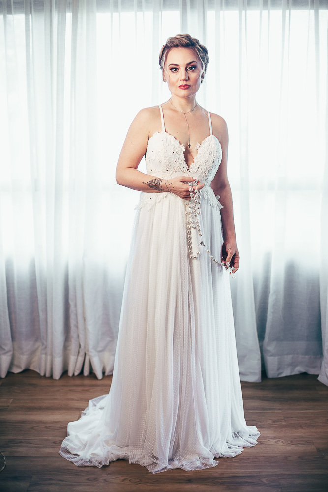 making-of-noiva-dia da noiva-vestido-maquiadora-make-beatifull-love-wedding-pride-married-noivo-casamento-hibisco-buffet-diurno