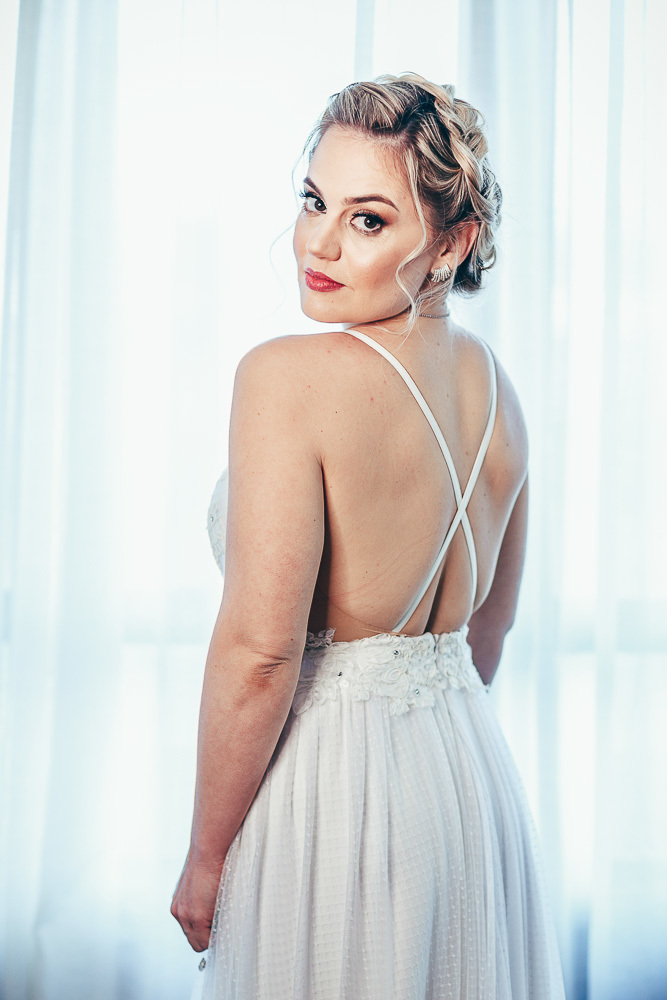 making-of-noiva-dia da noiva-vestido-maquiadora-make-beatifull-love-wedding-pride-married-noivo-casamento-hibisco-buffet-diurno