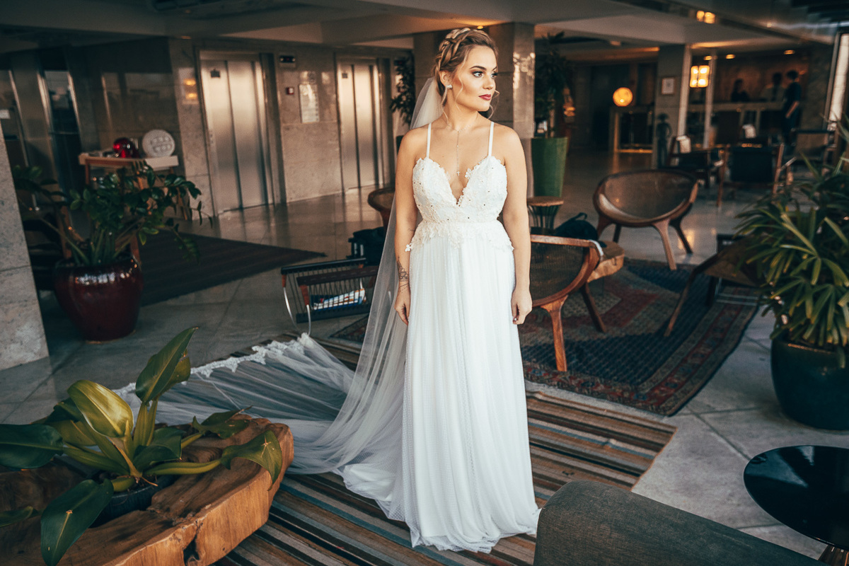 making-of-noiva-dia da noiva-vestido-maquiadora-make-beatifull-love-wedding-pride-married-noivo-casamento-hibisco-buffet-diurno