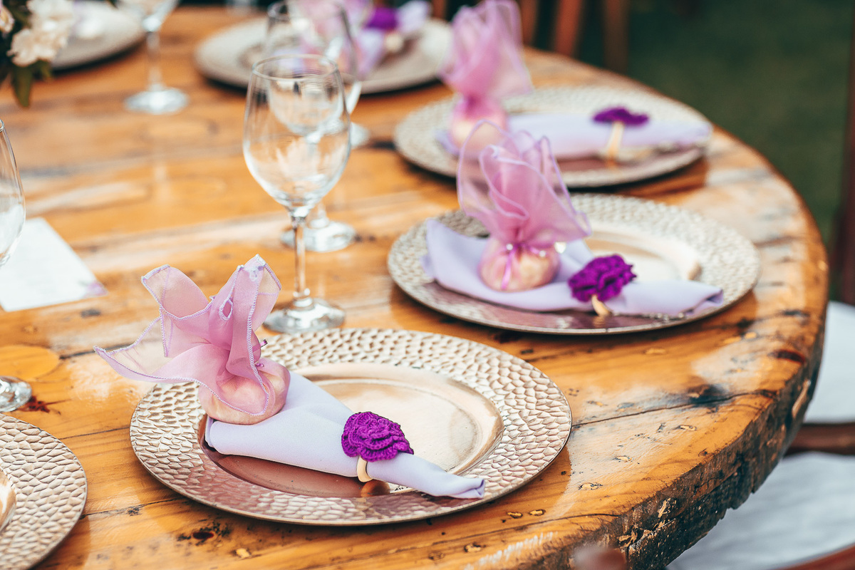 making-of-noiva-dia da noiva-vestido-maquiadora-make-beatifull-love-wedding-pride-married-noivo-casamento-hibisco-buffet-diurno