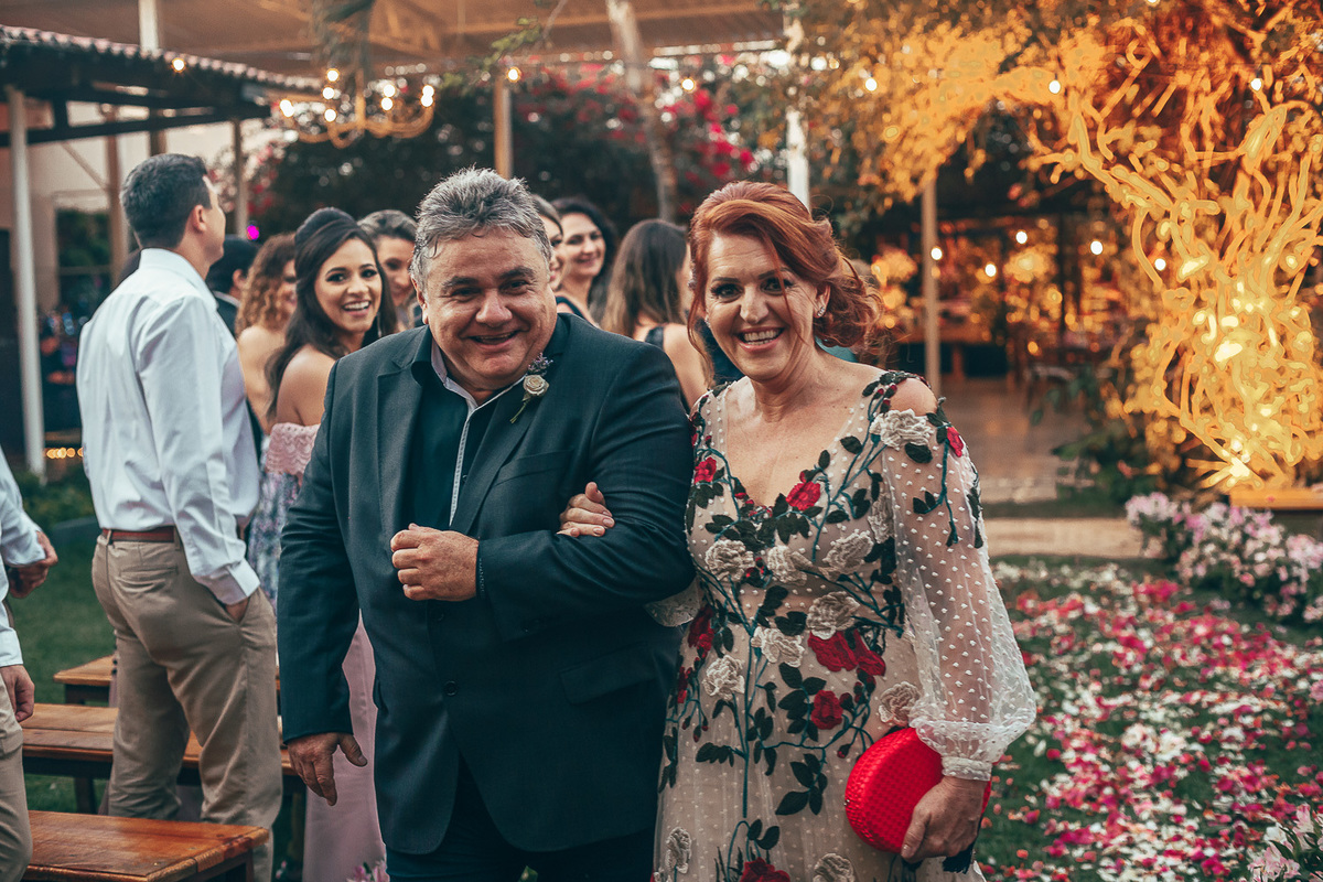 making-of-noiva-dia da noiva-vestido-maquiadora-make-beatifull-love-wedding-pride-married-noivo-casamento-hibisco-buffet-diurno