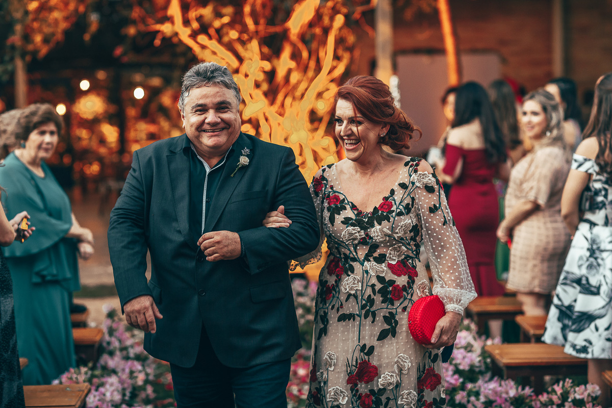 making-of-noiva-dia da noiva-vestido-maquiadora-make-beatifull-love-wedding-pride-married-noivo-casamento-hibisco-buffet-diurno