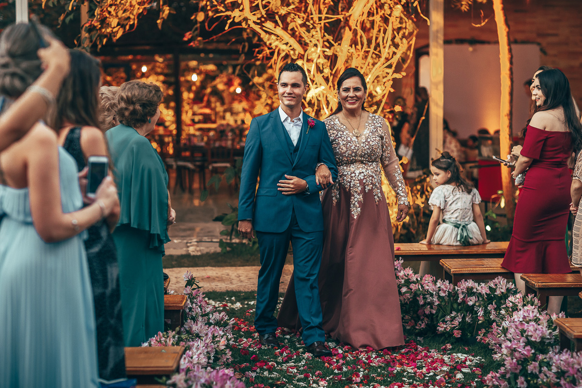 making-of-noiva-dia da noiva-vestido-maquiadora-make-beatifull-love-wedding-pride-married-noivo-casamento-hibisco-buffet-diurno