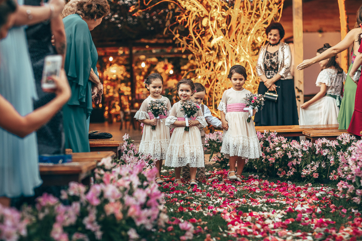 making-of-noiva-dia da noiva-vestido-maquiadora-make-beatifull-love-wedding-pride-married-noivo-casamento-hibisco-buffet-diurno