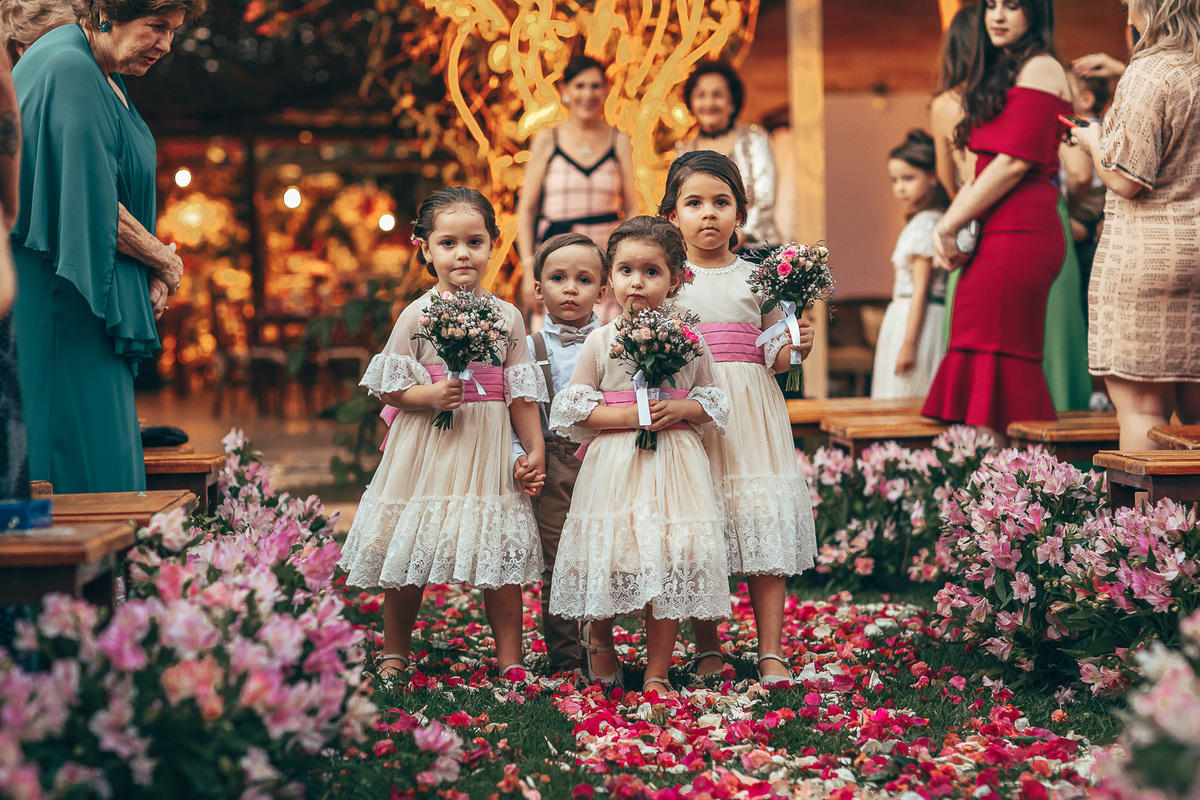 making-of-noiva-dia da noiva-vestido-maquiadora-make-beatifull-love-wedding-pride-married-noivo-casamento-hibisco-buffet-diurno