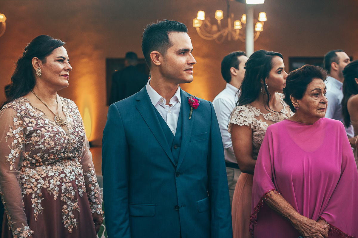 making-of-noiva-dia da noiva-vestido-maquiadora-make-beatifull-love-wedding-pride-married-noivo-casamento-hibisco-buffet-diurno