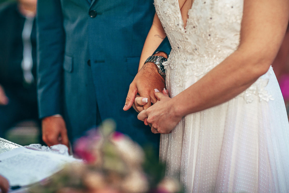 making-of-noiva-dia da noiva-vestido-maquiadora-make-beatifull-love-wedding-pride-married-noivo-casamento-hibisco-buffet-diurno
