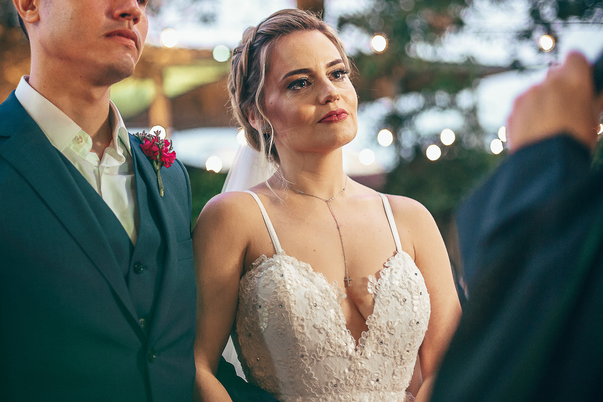 making-of-noiva-dia da noiva-vestido-maquiadora-make-beatifull-love-wedding-pride-married-noivo-casamento-hibisco-buffet-diurno