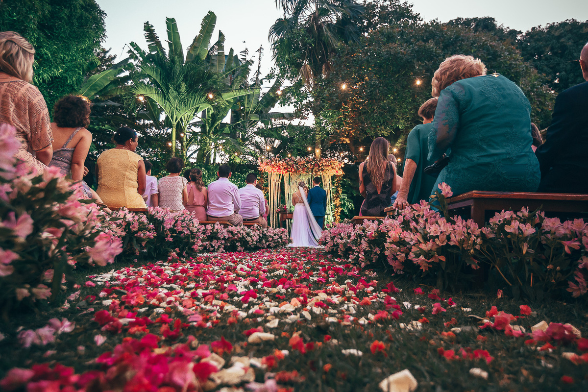 making-of-noiva-dia da noiva-vestido-maquiadora-make-beatifull-love-wedding-pride-married-noivo-casamento-hibisco-buffet-diurno