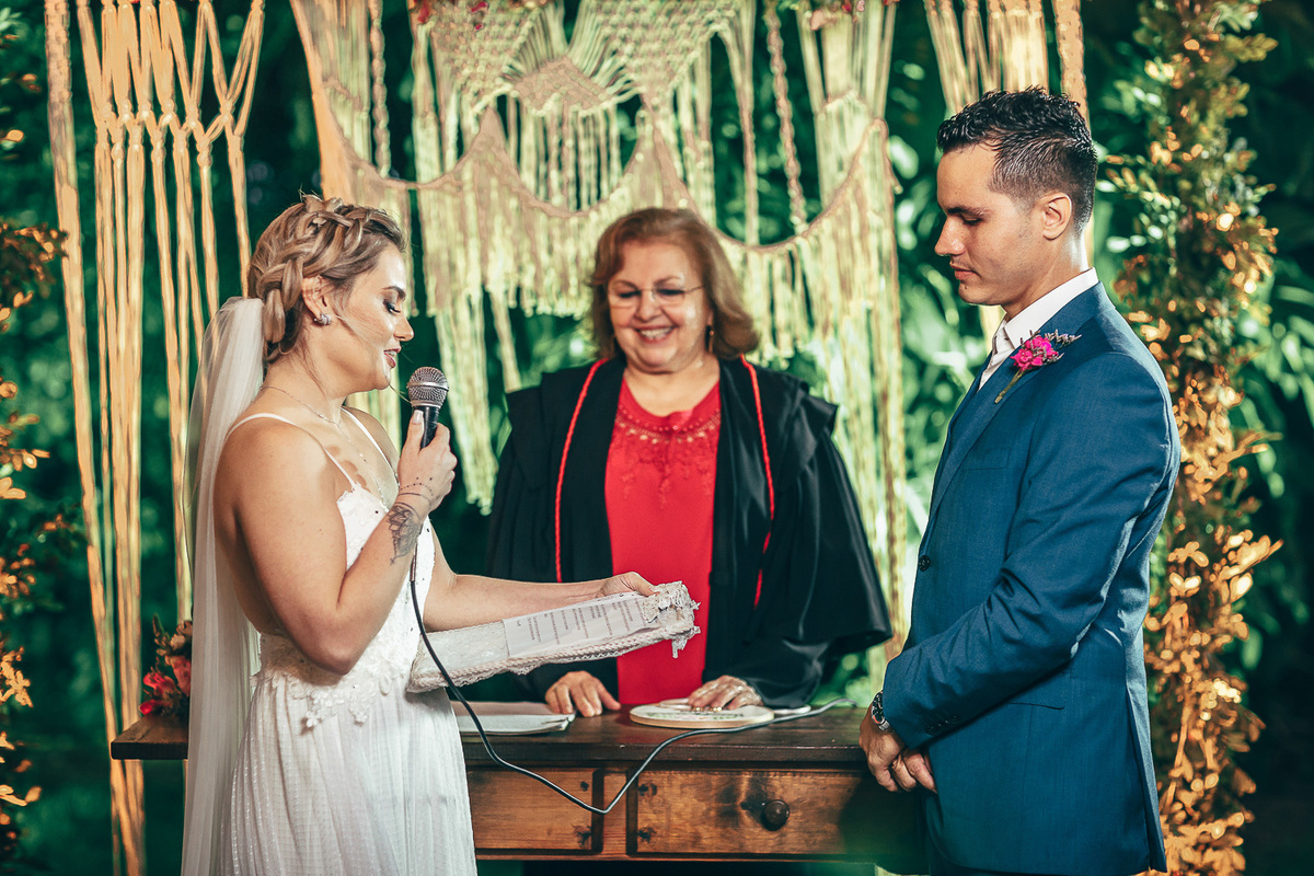 making-of-noiva-dia da noiva-vestido-maquiadora-make-beatifull-love-wedding-pride-married-noivo-casamento-hibisco-buffet-diurno