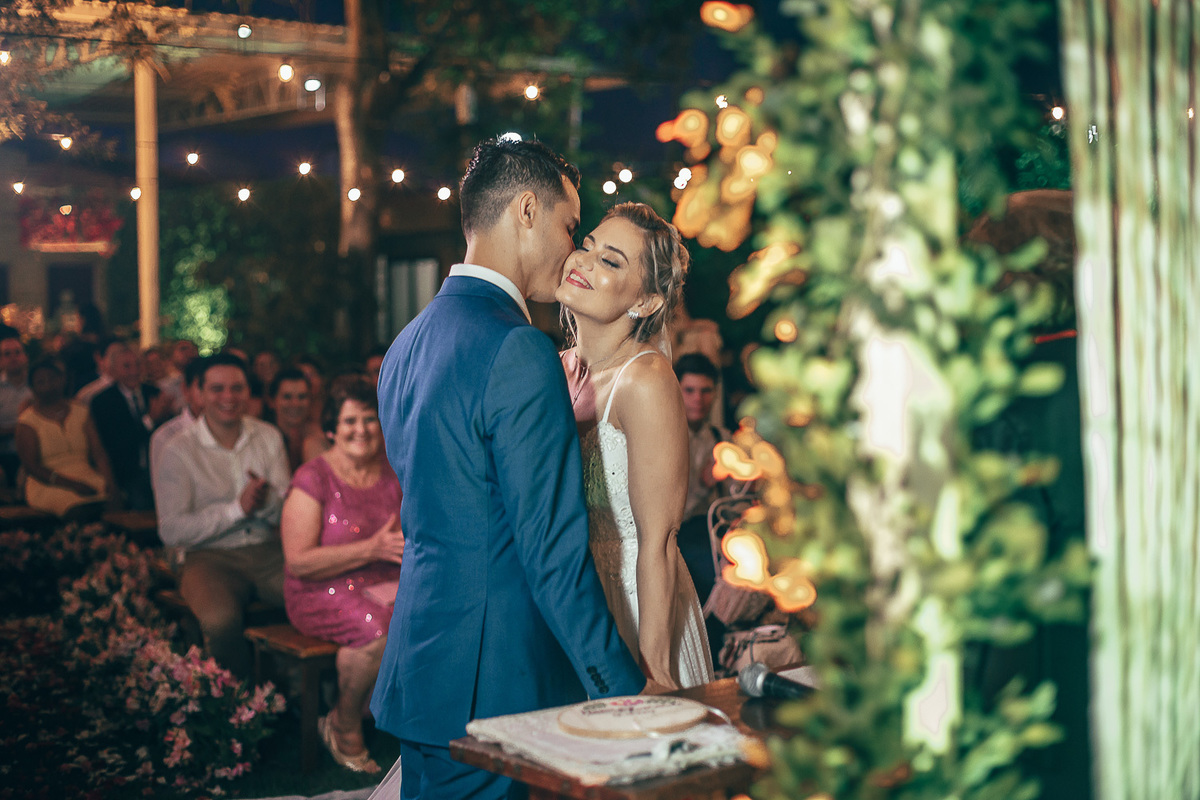 making-of-noiva-dia da noiva-vestido-maquiadora-make-beatifull-love-wedding-pride-married-noivo-casamento-hibisco-buffet-diurno