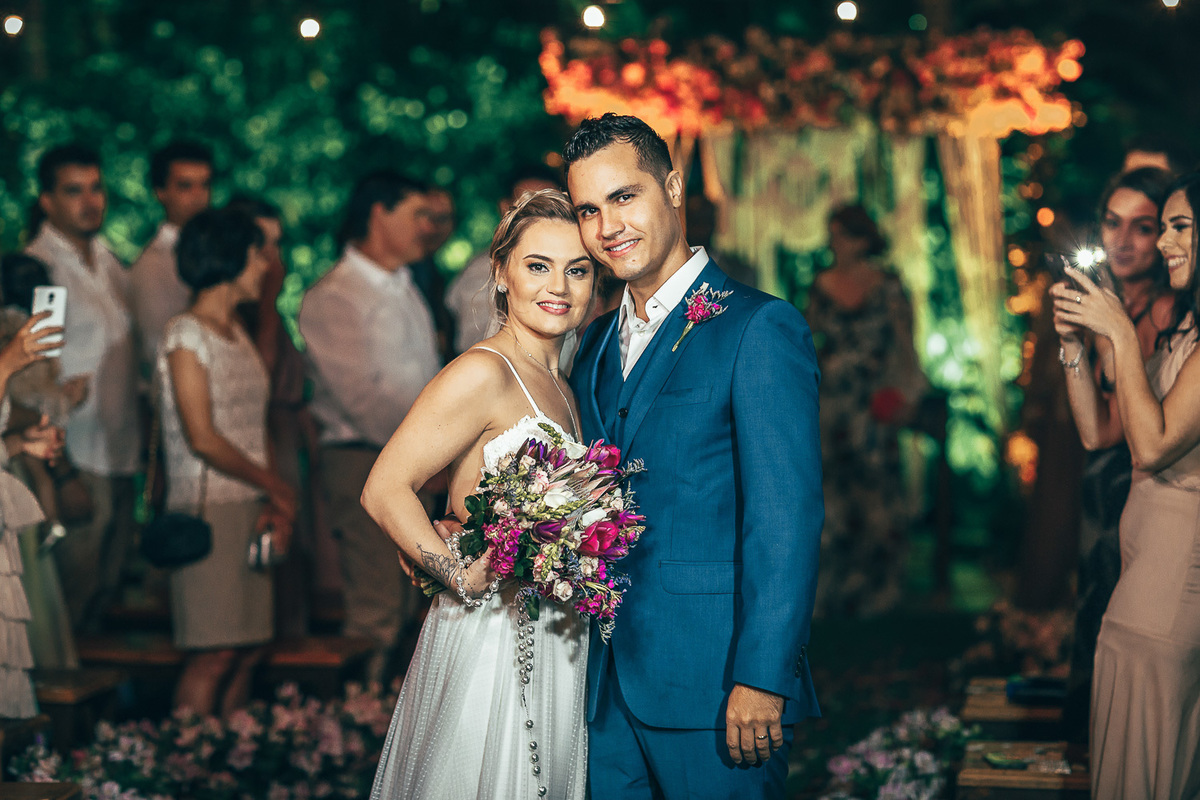 making-of-noiva-dia da noiva-vestido-maquiadora-make-beatifull-love-wedding-pride-married-noivo-casamento-hibisco-buffet-diurno