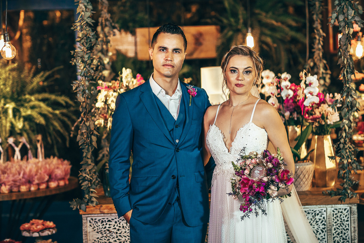 making-of-noiva-dia da noiva-vestido-maquiadora-make-beatifull-love-wedding-pride-married-noivo-casamento-hibisco-buffet-diurno