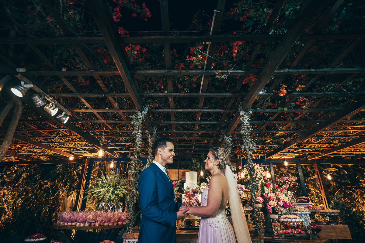 making-of-noiva-dia da noiva-vestido-maquiadora-make-beatifull-love-wedding-pride-married-noivo-casamento-hibisco-buffet-diurno