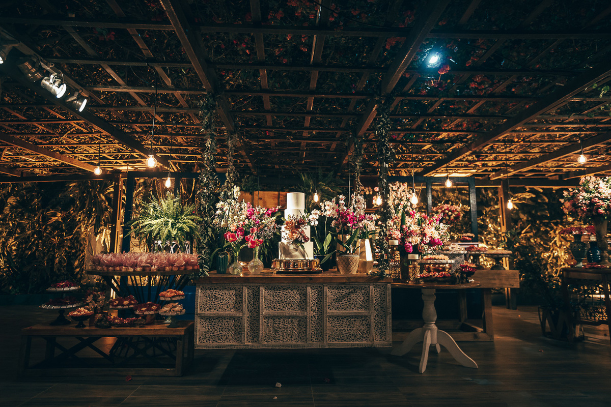 making-of-noiva-dia da noiva-vestido-maquiadora-make-beatifull-love-wedding-pride-married-noivo-casamento-hibisco-buffet-diurno