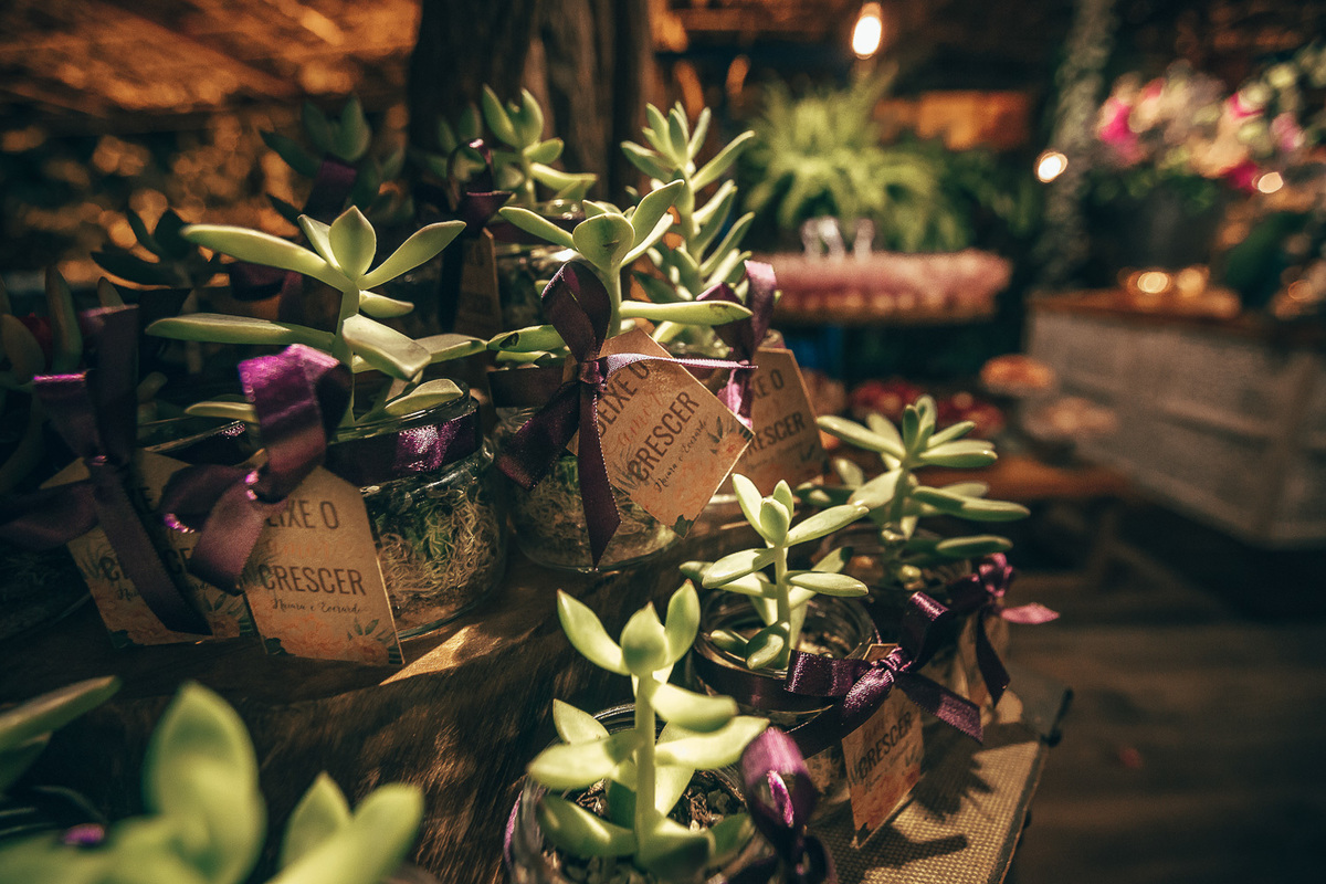 making-of-noiva-dia da noiva-vestido-maquiadora-make-beatifull-love-wedding-pride-married-noivo-casamento-hibisco-buffet-diurno