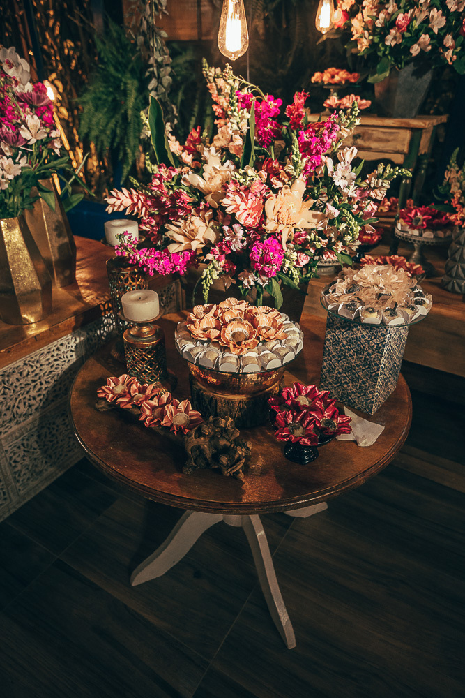 making-of-noiva-dia da noiva-vestido-maquiadora-make-beatifull-love-wedding-pride-married-noivo-casamento-hibisco-buffet-diurno