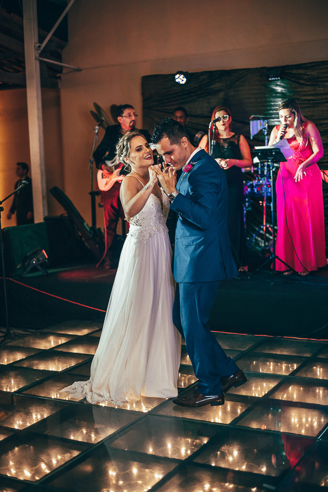 making-of-noiva-dia da noiva-vestido-maquiadora-make-beatifull-love-wedding-pride-married-noivo-casamento-hibisco-buffet-diurno