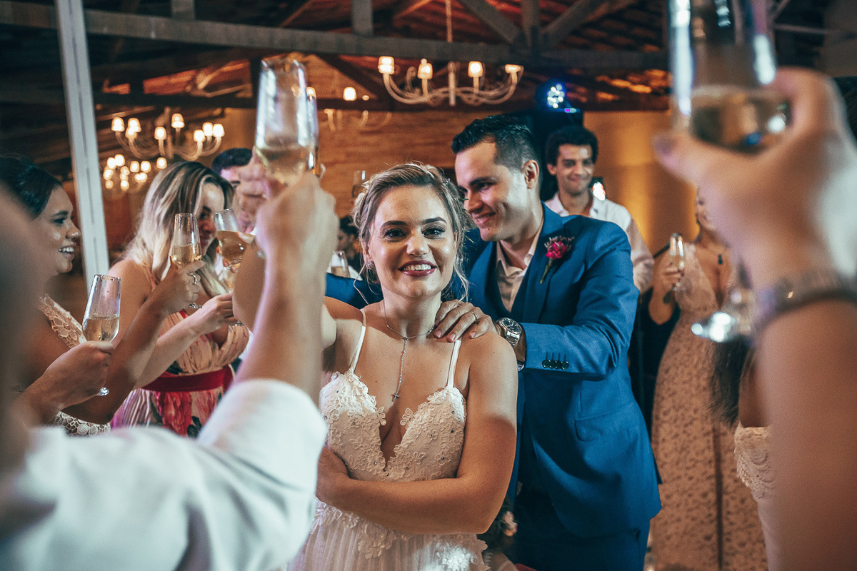 making-of-noiva-dia da noiva-vestido-maquiadora-make-beatifull-love-wedding-pride-married-noivo-casamento-hibisco-buffet-diurno