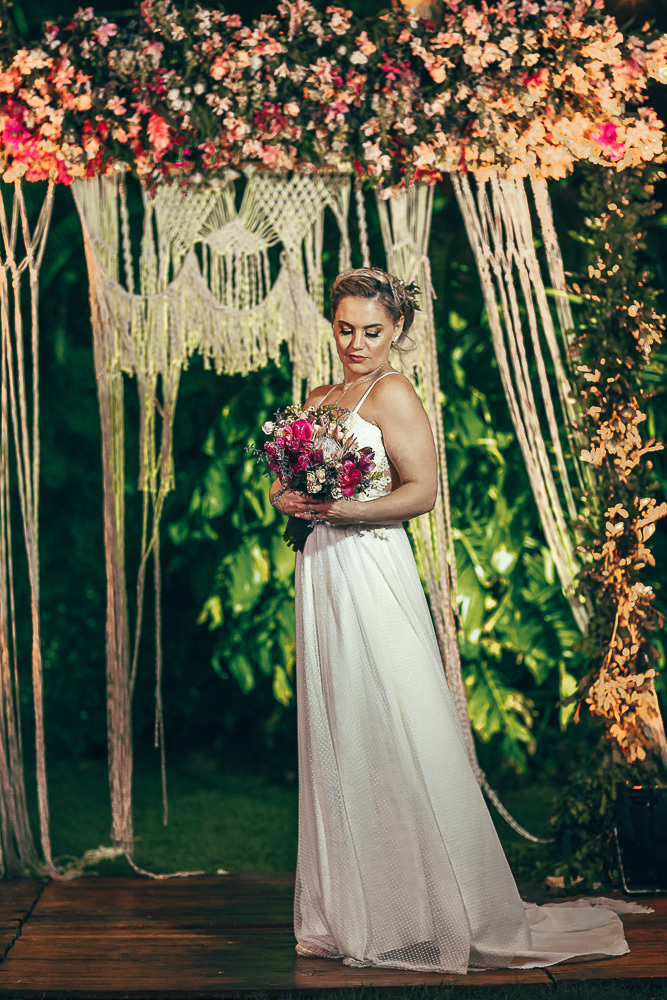 making-of-noiva-dia da noiva-vestido-maquiadora-make-beatifull-love-wedding-pride-married-noivo-casamento-hibisco-buffet-diurno
