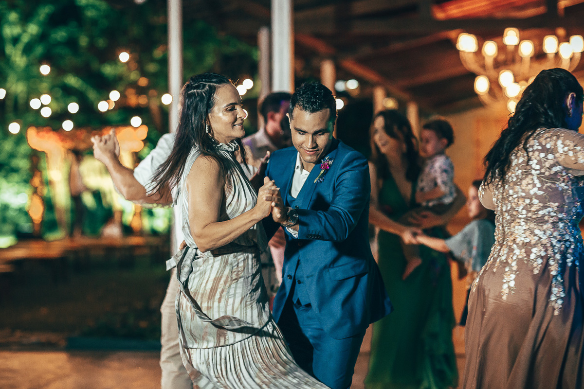 making-of-noiva-dia da noiva-vestido-maquiadora-make-beatifull-love-wedding-pride-married-noivo-casamento-hibisco-buffet-diurno