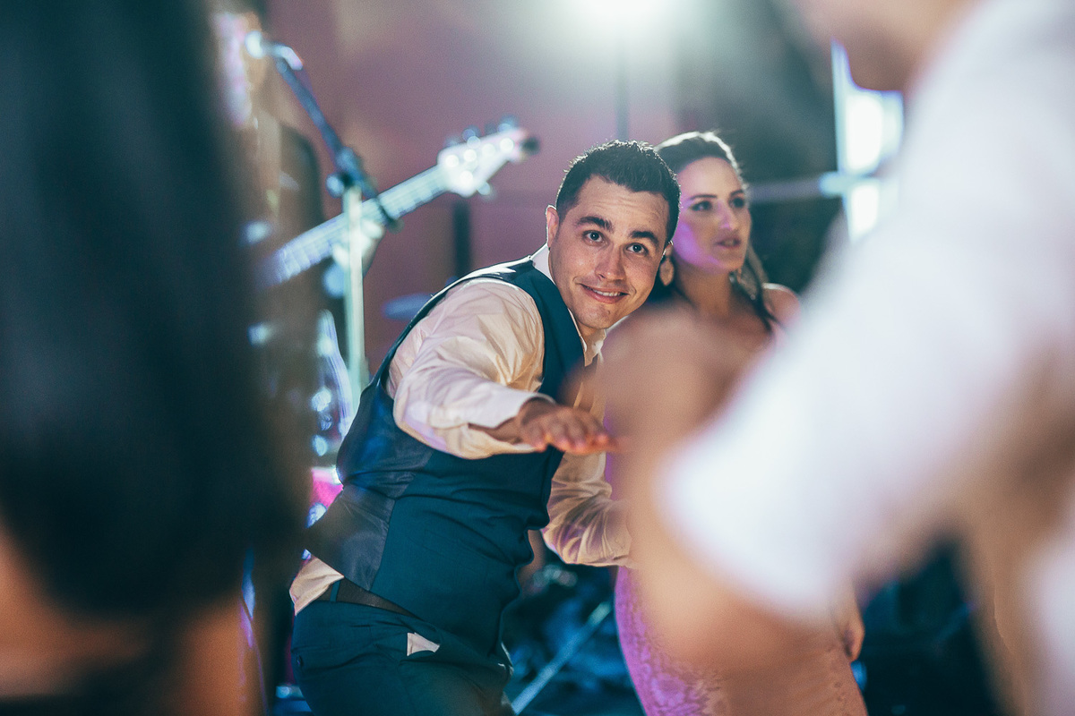 making-of-noiva-dia da noiva-vestido-maquiadora-make-beatifull-love-wedding-pride-married-noivo-casamento-hibisco-buffet-diurno