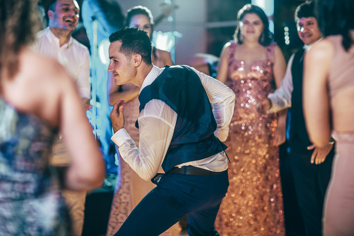 making-of-noiva-dia da noiva-vestido-maquiadora-make-beatifull-love-wedding-pride-married-noivo-casamento-hibisco-buffet-diurno