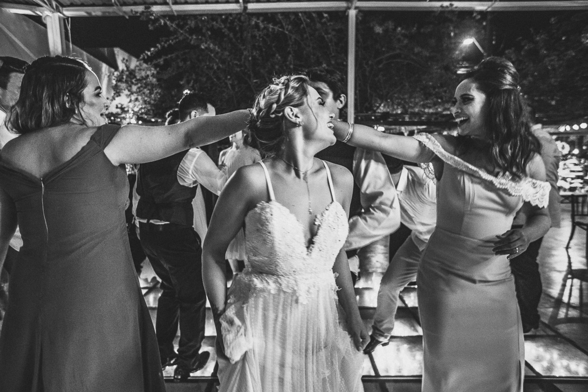 making-of-noiva-dia da noiva-vestido-maquiadora-make-beatifull-love-wedding-pride-married-noivo-casamento-hibisco-buffet-diurno