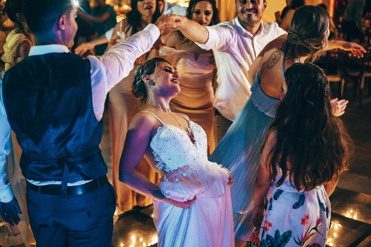 making-of-noiva-dia da noiva-vestido-maquiadora-make-beatifull-love-wedding-pride-married-noivo-casamento-hibisco-buffet-diurno