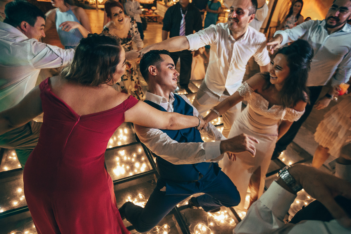 making-of-noiva-dia da noiva-vestido-maquiadora-make-beatifull-love-wedding-pride-married-noivo-casamento-hibisco-buffet-diurno