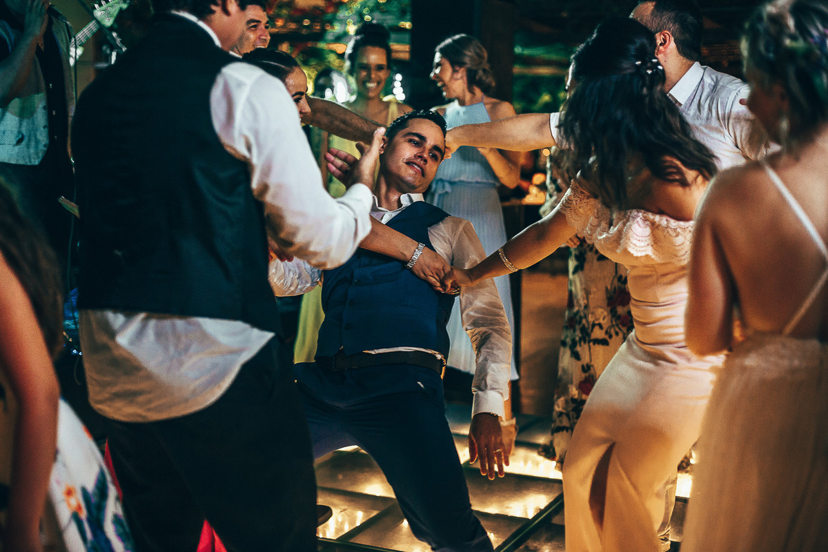 making-of-noiva-dia da noiva-vestido-maquiadora-make-beatifull-love-wedding-pride-married-noivo-casamento-hibisco-buffet-diurno