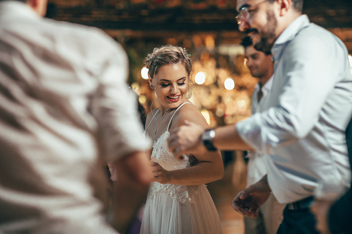 making-of-noiva-dia da noiva-vestido-maquiadora-make-beatifull-love-wedding-pride-married-noivo-casamento-hibisco-buffet-diurno