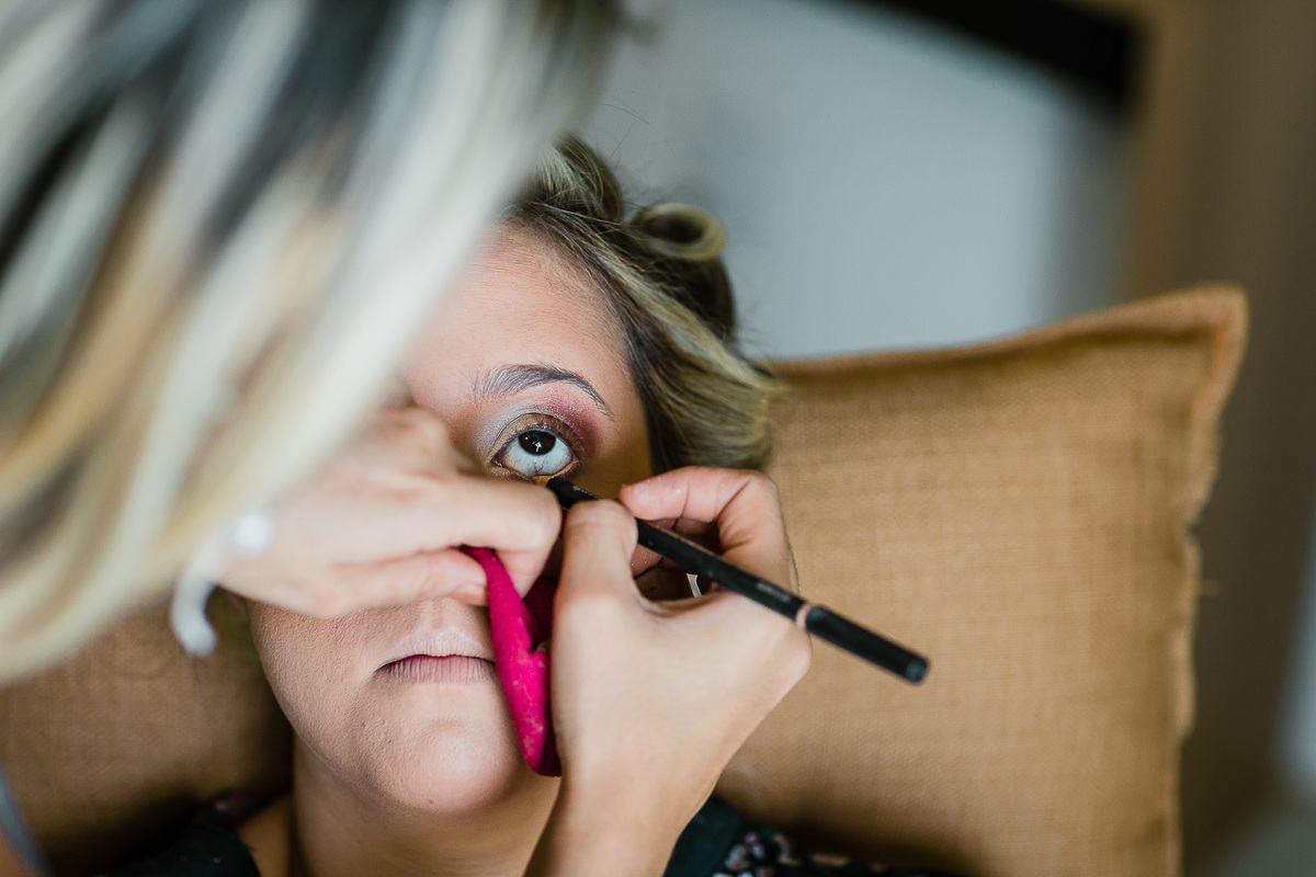wedding-casamento-beach-beberibe-morro-branco-summer-making of-noiva-noivo-vestido-maquiadora-make-lover-casados-igreja-capela