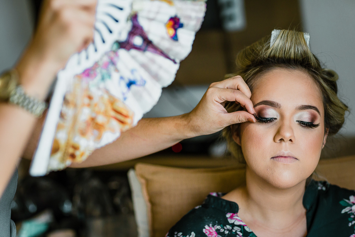 wedding-casamento-beach-beberibe-morro-branco-summer-making of-noiva-noivo-vestido-maquiadora-make-lover-casados-igreja-capela