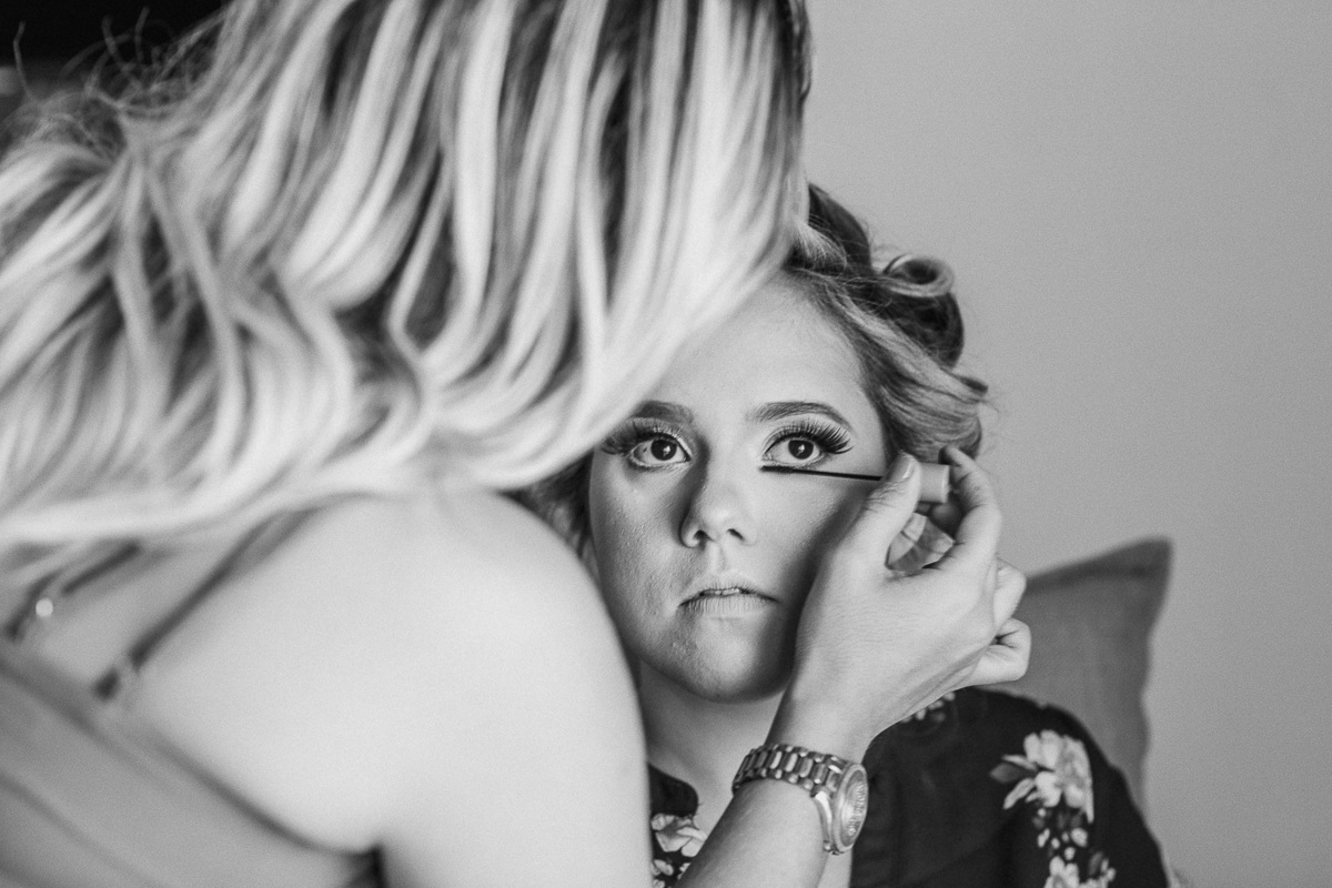 wedding-casamento-beach-beberibe-morro-branco-summer-making of-noiva-noivo-vestido-maquiadora-make-lover-casados-igreja-capela